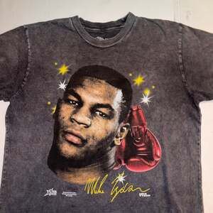 Mike Tyson Men Airbrush Gloves Black Wash T-Shirt L